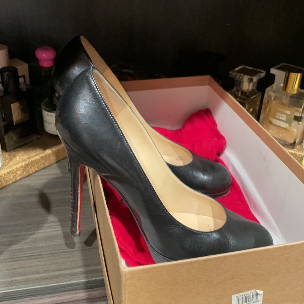 Christian Louboutin - Picture 3 of 4